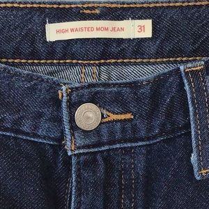 Levi’s High Waisted Mom Jeans 31